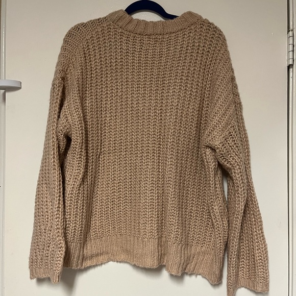 Tan Universal Thread Sweater size L - Picture 3 of 9